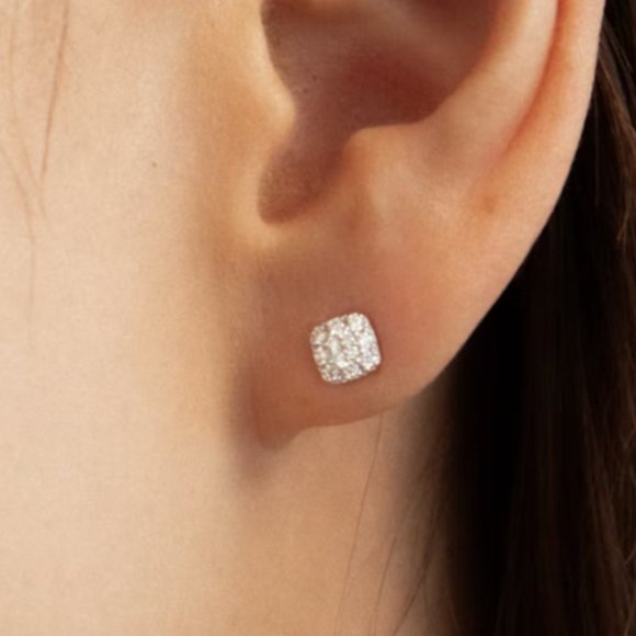 Vrai Pave Studs (Vrai & Oro) - Picture 6 of 7